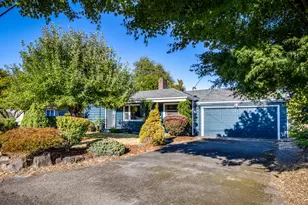 1700 NE 134th Pl, Portland, OR 97230 - Photo 1