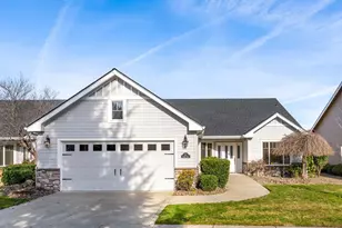 113 Skyhawk Dr, Eagle Point, OR 97524 - Photo 1