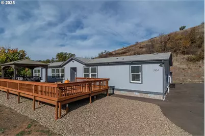 2454 Landers Ave, Roseburg, OR 97471 - Photo 1