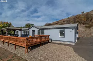 2454 Landers Ave, Roseburg, OR 97471 - Photo 1
