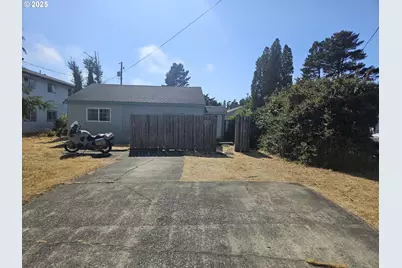 1053 Nopal St, Florence, OR 97439 - Photo 1