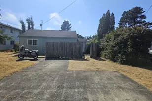 1053 Nopal St, Florence, OR 97439 - Photo 1