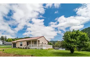 108 SE Apple St, Oakland, OR 97462 - Photo 1