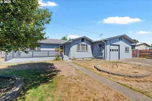 1366 Lakeshore Dr, Coos Bay, OR 97420 - Photo 1