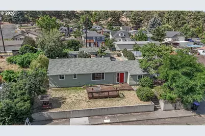 214 E 13th St, The Dalles, OR 97058 - Photo 1