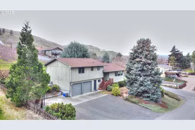 2700 E 16th St, The Dalles, OR 97058 - Photo 1