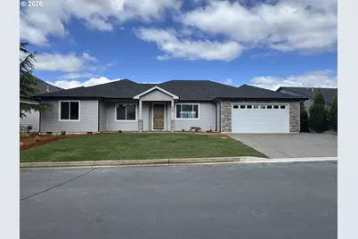 429 Fairway Estates Dr, Sutherlin, OR 97479 - Photo 1