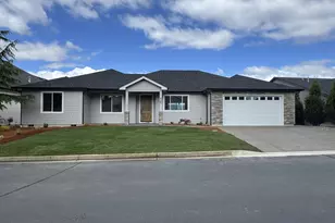 429 Fairway Estates Dr, Sutherlin, OR 97479 - Photo 1