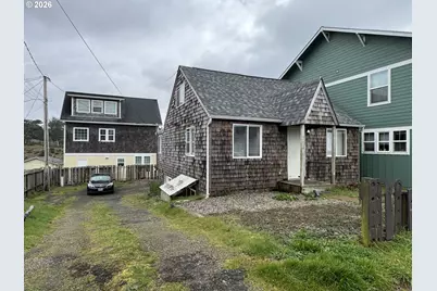 714 NW Coast St, Newport, OR 97365 - Photo 1