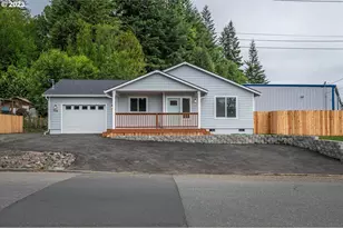 716 Southwest Blvd, Coos Bay, OR 97420 - Photo 1