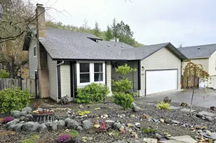 607 NW Woodoak Dr, Roseburg, OR 97471 - Photo 1
