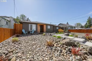2767 W Langenberg Ave, Roseburg, OR 97471 - Photo 4