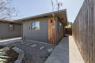 2767 W Langenberg Ave, Roseburg, OR 97471 - Photo 28