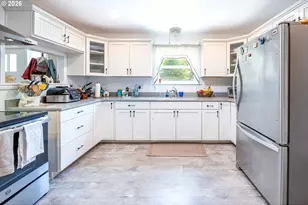 8275 Thurston Rd, Springfield, OR 97478 - Photo 14