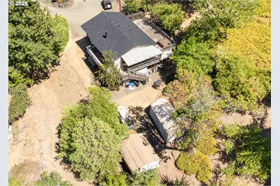 1261 SE Washington Ave, Roseburg, OR 97470 - Photo 1