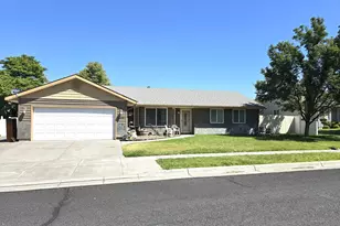 1055 NE Madrona Dr, Hermiston, OR 97838 - Photo 1