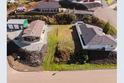 411 Clark St, Myrtle Creek, OR 97457 - Photo 1