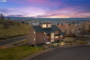 704 NW 3rd Dr, Pendleton, OR 97801 - Photo 1