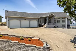 367 Ridgecrest Dr, Roseburg, OR 97471 - Photo 1