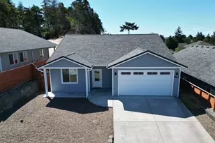 1966 34th St, Florence, OR 97439 - Photo 1