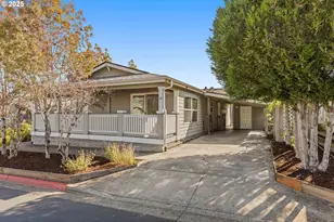 1015 Oak St, Silverton, OR 97381 - Photo 1