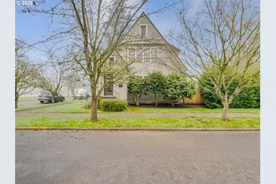 1036 NE Cowls St, McMinnville, OR 97128 - Photo 1
