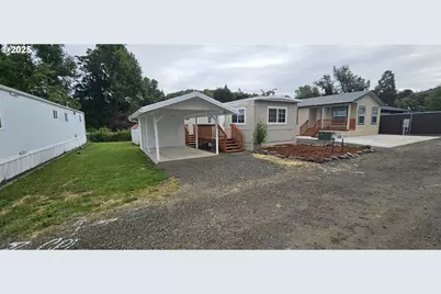 201 NE Peggy Ave #10, Roseburg, OR 97470 - Photo 1
