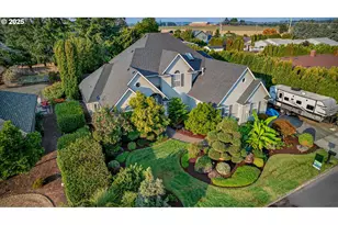 821 E 7th St, Molalla, OR 97038 - Photo 1