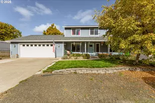 890 SE Thompson Ave, Winston, OR 97496 - Photo 1