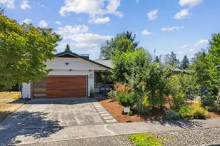 10926 NE Flanders St, Portland, OR 97220 - Photo 1