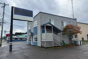 1609 N Bayshore Dr, Coos Bay, OR 97420 - Photo 1