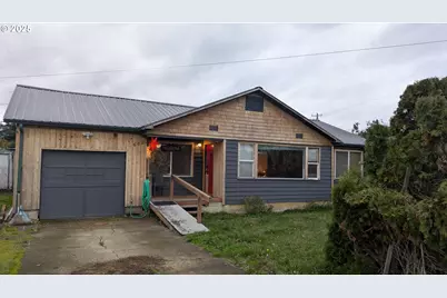 688 32nd St, Springfield, OR 97478 - Photo 1