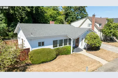 655 S 12th Ct, Coos Bay, OR 97420 - Photo 1