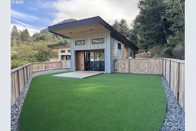 94252 11th St, Gold Beach, OR 97444 - Photo 1