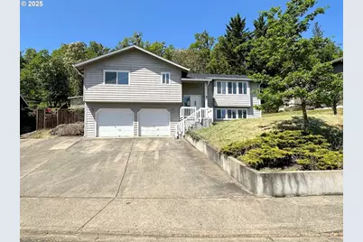 2500 NW Loma Vista Dr, Roseburg, OR 97471 - Photo 1