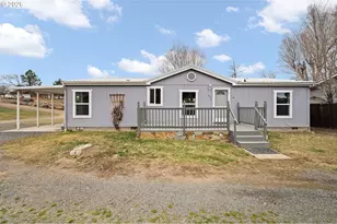 682 SE 10th St, Madras, OR 97741 - Photo 1