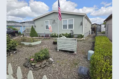 428 S State St, Sutherlin, OR 97479 - Photo 1