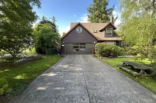 3241 SW Spring Garden St, Portland, OR 97219 - Photo 1