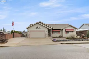 300 Ridgeway St, Sutherlin, OR 97479 - Photo 1
