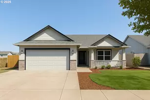 961 S 9th St, Harrisburg, OR 97446 - Photo 1