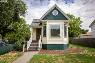 215 W 9th St, The Dalles, OR 97058 - Photo 1