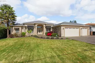 205 W Oriole Dr, Roseburg, OR 97471 - Photo 1