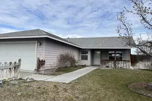 1382 SW Riverhill Dr, Hermiston, OR 97838 - Photo 1