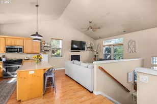 277 S 67th Ct, Springfield, OR 97478 - Photo 8