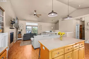 277 S 67th Ct, Springfield, OR 97478 - Photo 12