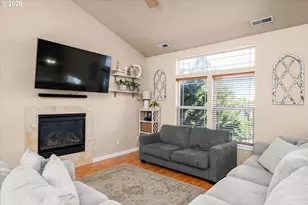277 S 67th Ct, Springfield, OR 97478 - Photo 6