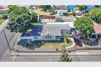 104 W 13th St, The Dalles, OR 97058 - Photo 1