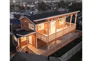 135 6th Ave, Seaside, OR 97138 - Photo 1