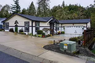 225 Knoll Terrace Dr, Canyonville, OR 97417 - Photo 1