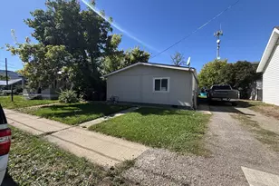 1404 N Cherry St, La Grande, OR 97850 - Photo 1